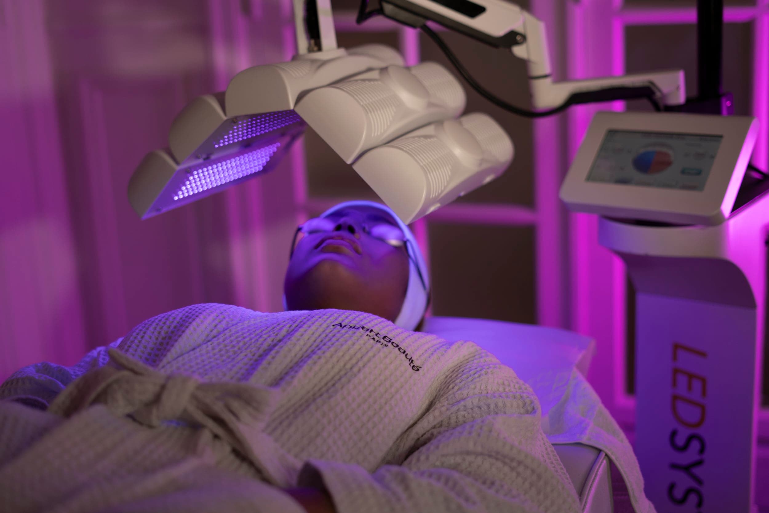 Soin LED thérapeutique — technologie médicale de pointe à Cotonou